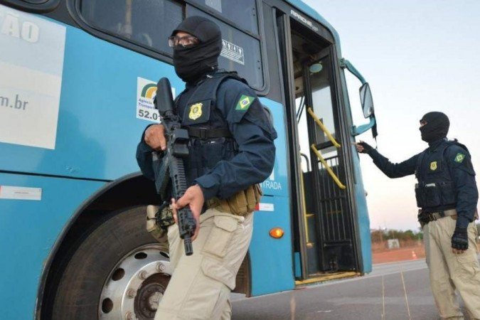ônibus são vistoriados em pontos de bloqueio de Edilândia, Girassol e Águas Lindas - (crédito: Ed Alves/CB/DA Press) ônibus são vistoriados em pontos de bloqueio de Edilândia, Girassol e Águas Lindas - (crédito: Ed Alves/CB/DA Press)