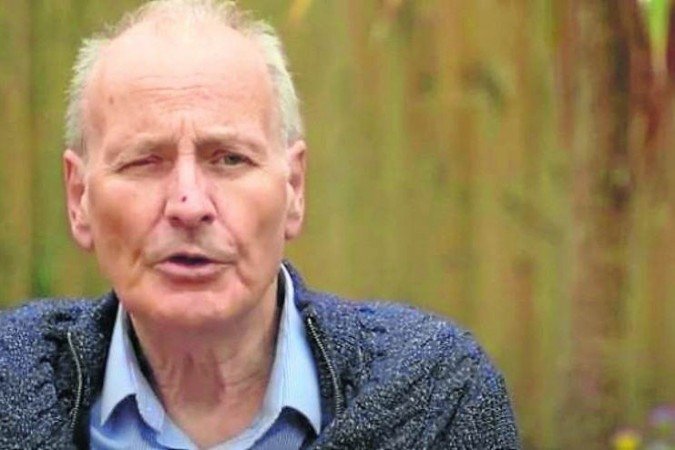 Ao longo da infecção, Dave Smith, 72 anos, fez 40 testes, foi internado sete vezes e perdeu mais de 60kg -  (crédito: BBC/Reprodução)