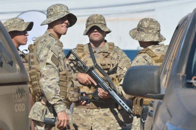carros saíram da base da força-tarefa montada em Girassol