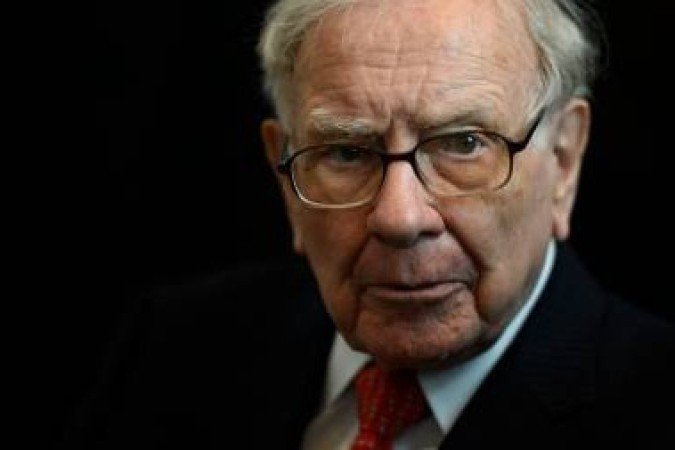 Aos 94 anos, Warren Buffett anuncia aposentadoria da Berkshire Hathaway; Greg Abel será o novo CEO, e o Aos 94 anos, Warren Buffett anuncia aposentadoria da Berkshire Hathaway; Greg Abel será o novo CEO, e o