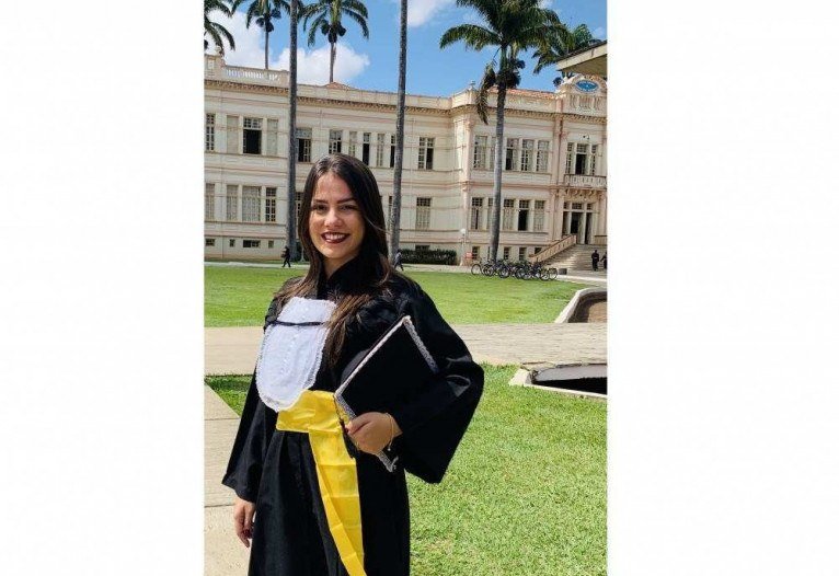 Poucos dias após a formatura, Raquel começou o mestrado na UFV