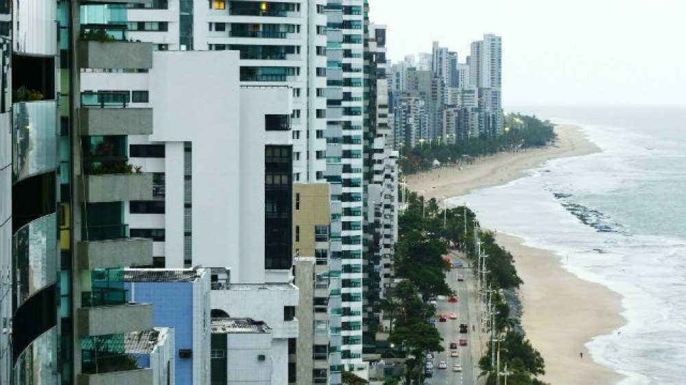 Médico é detido após atirar contra vizinhos em prédio no Recife