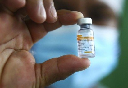 Vacinação na aldeia indígena Umariaçu, próximo a Tabatinga, Amazonas. -  (crédito: Marcelo Camargo/Agência Brasil) -Vacinação na aldeia indígena Umariaçu, próximo a Tabatinga, Amazonas. -  (crédito: Marcelo Camargo/Agência Brasil)