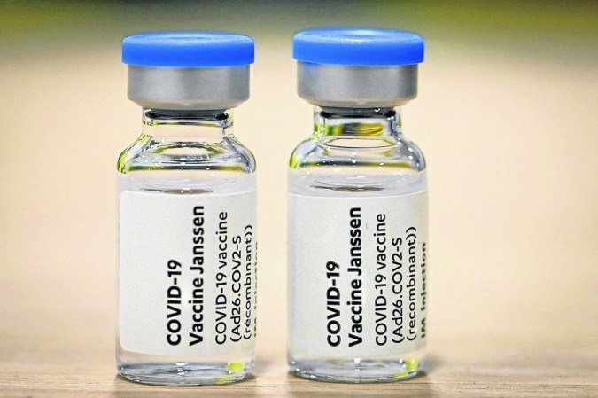 A vantagem da dose única da Janssen é que alcança as pessoas que são difíceis de serem localizadas e que podem não voltar para a 2ª aplicação - (crédito: Dirk Waem/AFP - 3/5/21) A vantagem da dose única da Janssen é que alcança as pessoas que são difíceis de serem localizadas e que podem não voltar para a 2ª aplicação - (crédito: Dirk Waem/AFP - 3/5/21)