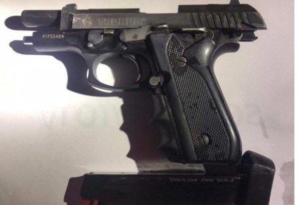 Arma encontrada com Lázaro Barbosa após a troca de tiros com policiais.