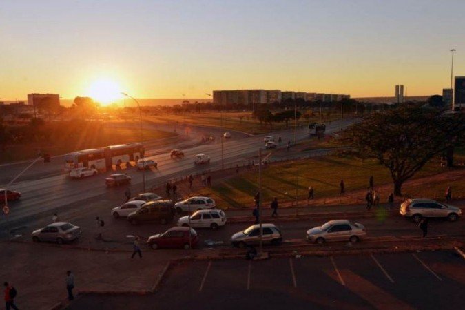 Frio em Brasilia, DF. Plataforma inferior da Rodoviária. Isto É Brasilia.