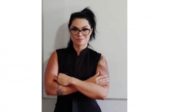 A professora aconselha que os estudantes vejam a língua portuguesa de outra perspectiva