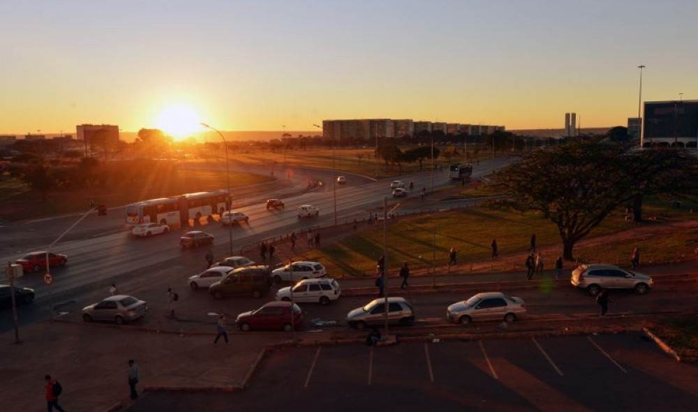 Com massa de ar seco, domingo (11/7) é de tempo frio e névoa no DF