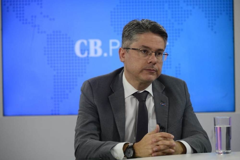 Vieira sobre ivermectina e Bolsonaro: 'Remédio que um pateta dá para ema'