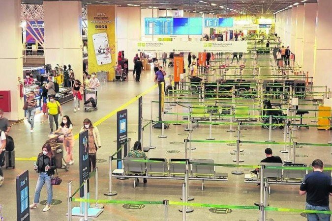 Aeroporto de Brasília espera receber 185 mil pessoas entre esta sexta-feira (12/11) e terça (16/11) - (crédito: Carlos Vieira/CB/D.A Press) Aeroporto de Brasília espera receber 185 mil pessoas entre esta sexta-feira (12/11) e terça (16/11) - (crédito: Carlos Vieira/CB/D.A Press)
