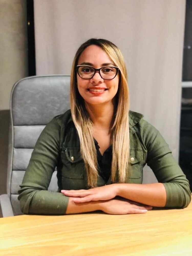 Apoio Psicológico para Profissionais da Linha de Frente. Alice Ferreira, psicóloga 31 anos, voluntária no projeto Psicólogo Amigo da Saúde