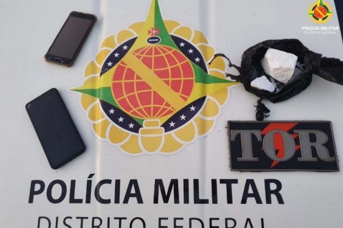 No carro, a polícia encontrou mais de 100 gramas de cocaína -  (crédito: PCDF)