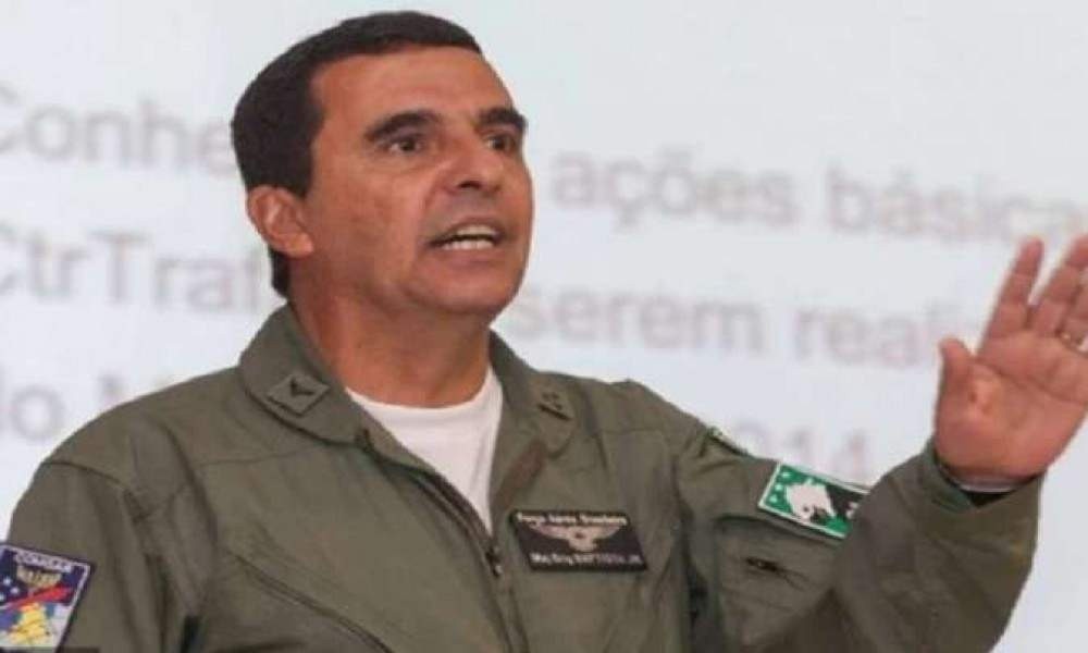 Comandante da Aeronáutica avisa Aziz: 'Não enviaremos 50 notas'