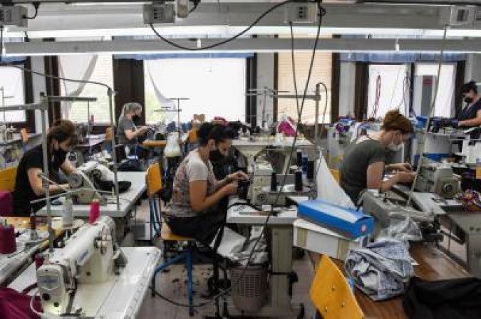 .Para a indústria têxtil e de confecção brasileira, o acordo proporciona uma série de oportunidades, a começar pelo o ao mercado consumidor da União Europeia - (crédito: ROBERT ATANASOVSKI) .Para a indústria têxtil e de confecção brasileira, o acordo proporciona uma série de oportunidades, a começar pelo o ao mercado consumidor da União Europeia - (crédito: ROBERT ATANASOVSKI)