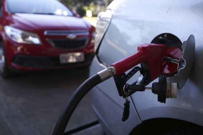 Posto de combustíveis do DF vende gasolina com desconto no Dia de Liberdade de Impostos. -  (crédito: José Cruz/Agência Brasil)