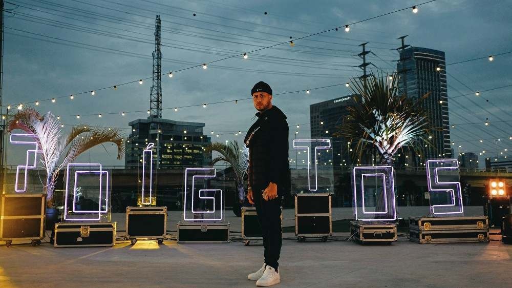 Viral no TikTok com 'Mds', KAWE lança álbum de estreia '7 dígitos'