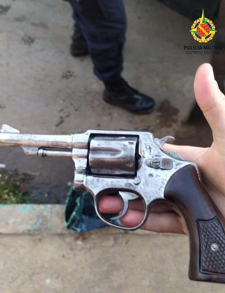 Arma apreendida pela PMDF Arma apreendida pela PMDF