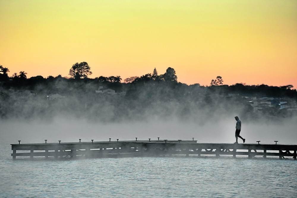 Névoa no PEC (Ponto de Encontro Comunitário) da Asa Norte, às margens do Lago Paranoá
