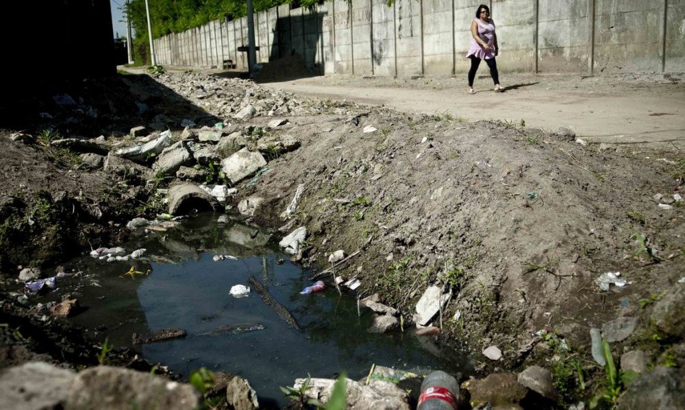 Maioria de brasileiros na extrema pobreza não têm acesso a saneamento básico