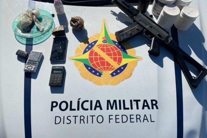 Denúncia anônima gera apreensão de drogas e simulacro de fuzil em Ceilândia - Vimarsana News
