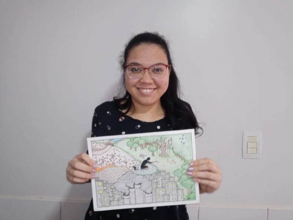 16/07/2021. Brasil. Brasília - DF. Cidades. Júlia Alves de Almeida foi contemplada com o terceiro lugar no concurso de desenho desenvolvido pelo polo de altas habilidades, do Recanto das Emas.