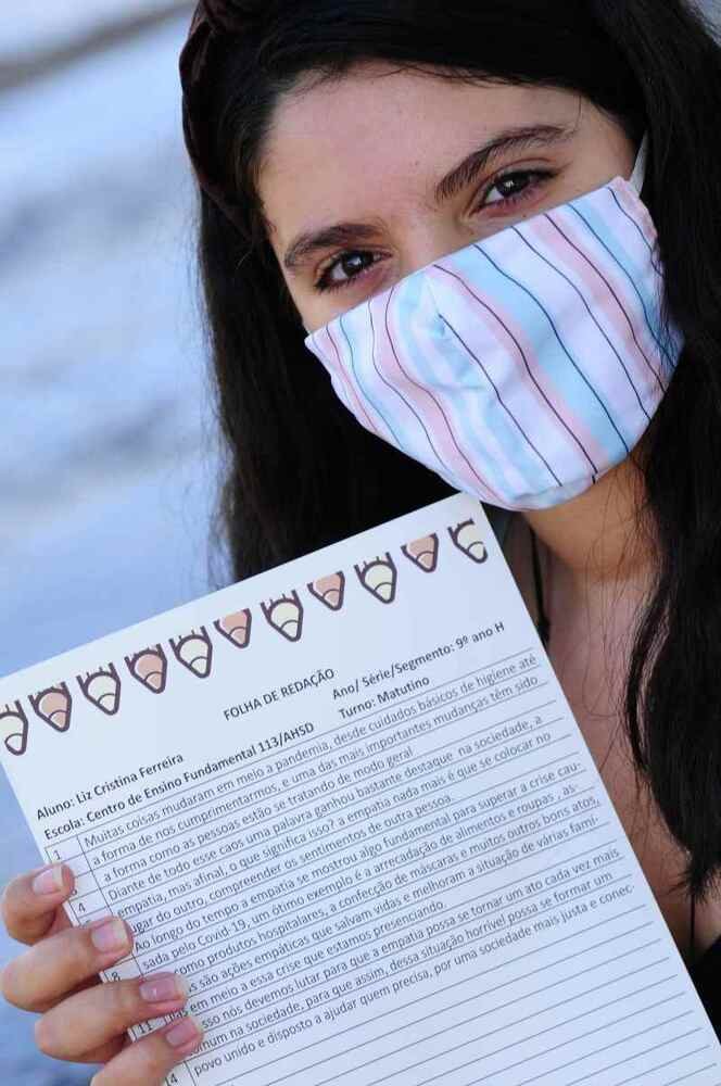 16/07/2021. Brasil. Brasilia - DF. Concurso de Desenhos. Na Foto Liz ganhou em primeiro lugar em redação.