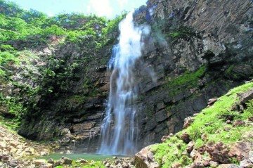 Cachoeira do Label, com 187 metros de altura, &eacute; a mais alta de Goi&aacute;s: &aacute;gua cristalina, diversos po&ccedil;os para banho e preserva&ccedil;&atilde;o ambiental -  (crédito: Ion David/Travessia Ecoturismo)