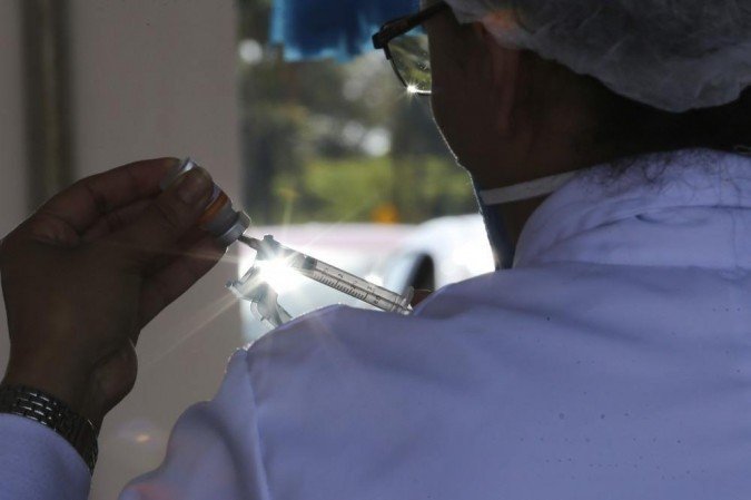 Nova remessa vai permitir ampliação da faixa etária da vacinação - (crédito: Fabio Rodrigues Pozzebom/Agência Brasil) Nova remessa vai permitir ampliação da faixa etária da vacinação - (crédito: Fabio Rodrigues Pozzebom/Agência Brasil)