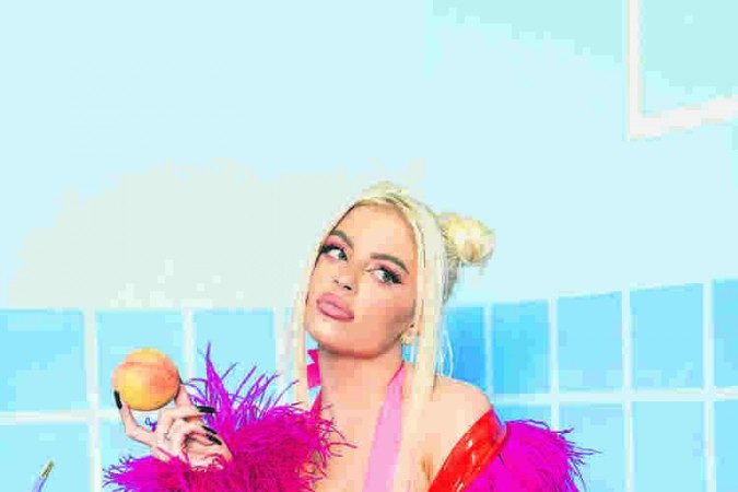 Com referências estéticas dos anos 2000, a cantora lança novo álbum -  (crédito: Felipe Gomes/Divulgação)