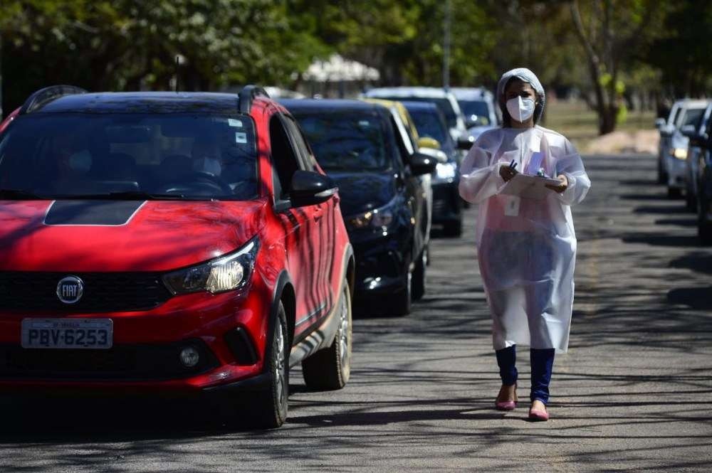 Covid-19: cerca de 35 mil são vacinados na manhã do primeiro dia do mutirão