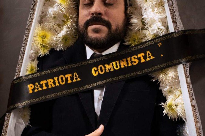 No clipe, o artista encontra pessoas que morreram em decorrência da pandemia - (crédito: Divulgação) No clipe, o artista encontra pessoas que morreram em decorrência da pandemia - (crédito: Divulgação)