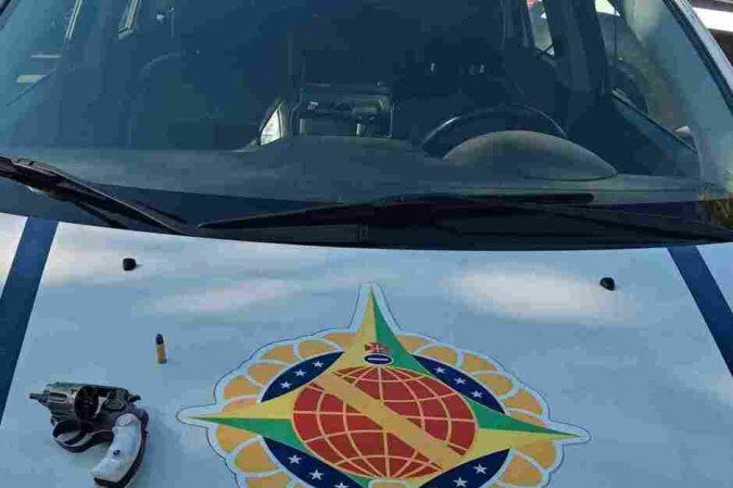 O homem se desfez da arma de fogo durante a fuga - (crédito: PMDF/Divulgação) O homem se desfez da arma de fogo durante a fuga - (crédito: PMDF/Divulgação)