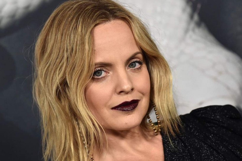 Mena Suvari, de 'American Pie', revela ter sido estuprada aos 12 anos