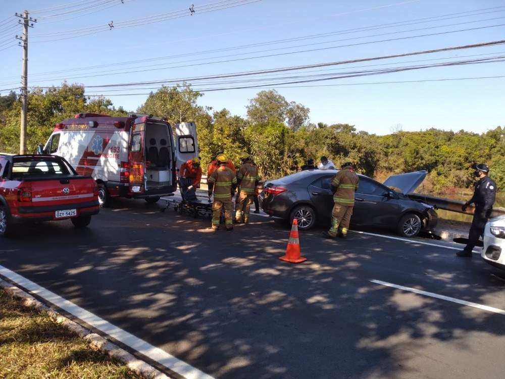 Acidente entre a QI 15 e QI 17 no Lago Sul gera congestionamento no tr&acirc;nsito nesta quarta (21/7)