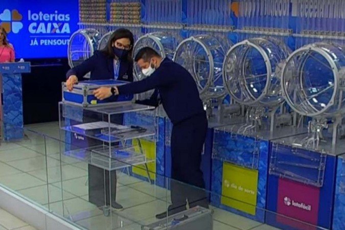 O sorteio foi realizado no Espaço Caixa Loterias, em São Paulo -  (crédito: Reprodução/YouTube)