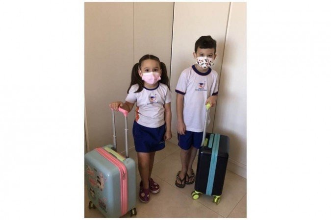 Os irmãos Maria Luiza e Lucas reagiram de forma diferente às aulas on-line
- (crédito: Arquivo pessoal) Os irmãos Maria Luiza e Lucas reagiram de forma diferente às aulas on-line
- (crédito: Arquivo pessoal)