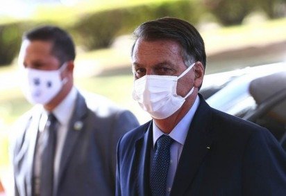 Presidente convidou o homem a uma live e reforçou a fala racista dizendo que ele não poderia usar ivermectina para Presidente convidou o homem a uma live e reforçou a fala racista dizendo que ele não poderia usar ivermectina para