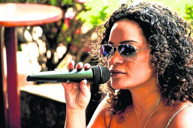A cantora Carol Nogueira é uma das atrações culturais do fim de semana -  (crédito: Arquivo pessoal)