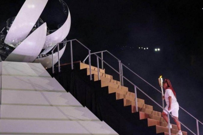 Naomi Osaka levou a representatividade negra, a superação e a importância da igualdade social ao topo ao subir até a Pira Olímpica em Tóquio 2020