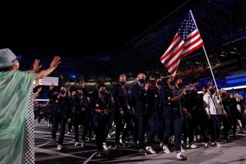 USA's flag bearers Sue Bird (3R) and Eddy Alvares lead their delegation as they parade during the opening ceremony of the Tokyo 2020 Olympic Games, at the Olympic Stadium, in Tokyo, on July 23, 2021.
Odd ANDERSEN / AFP