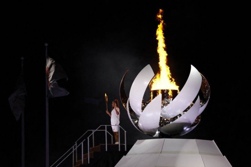 Japanese tennis player Naomi Osaka lights the Olympic Cauldron with the Olympic flame during the opening ceremony of the Tokyo 2020 Olympic Games, at the Olympic Stadium, in Tokyo, on July 23, 2021.

Odd ANDERSEN / AFP