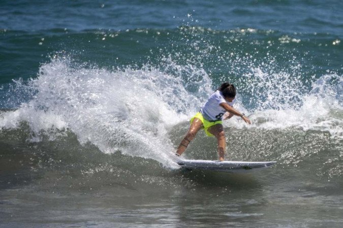 Silvana Lima no surf feminino 