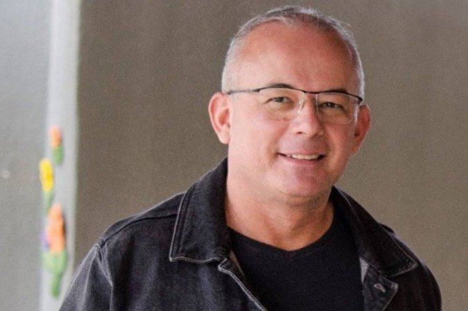 Professor de história, Nivardo.