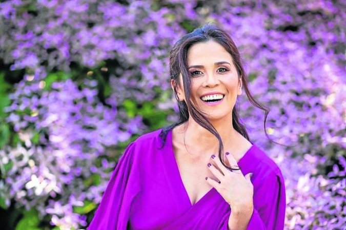 Andrea Aiko comanda o show no Feitiço das Artes -  (crédito: Miriam Vargas/Divulgação)