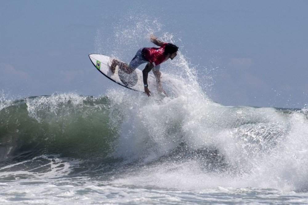 Dia olímpico do surfe: Brasil pode garantir medalhas nesta madrugada