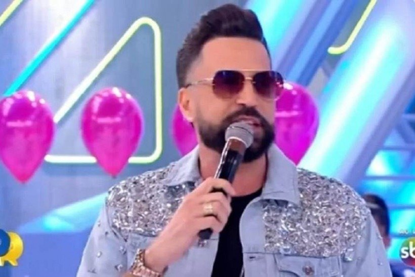 Latino repassa lucros de música com DJ Ivis para Pamella Holanda