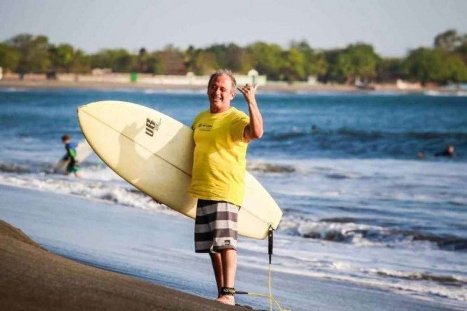 Vitor Shipiakoff, de 61 anos, o 'couro de sapo', foi campe&atilde;o da &uacute;ltima edi&ccedil;&atilde;o do Campeonato Mineiro de Surfe. 
