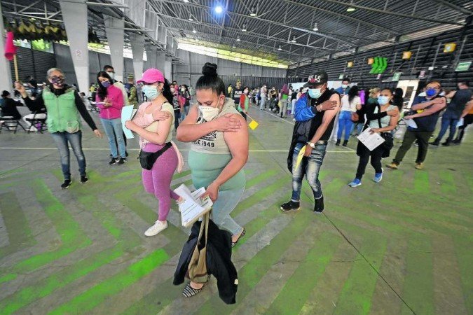 Vacinação no México: fórmula criada em parceria com a Universidade de Oxford é aplicada em ao menos 170 países -  (crédito: Alfredo Estrella/AFP)