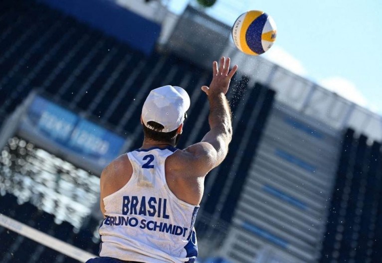 Vôlei de praia: Duplas brasileiras se recuperam e vencem seus jogos nos  Jogos Olímpicos de Tóquio - ISTOÉ Independente