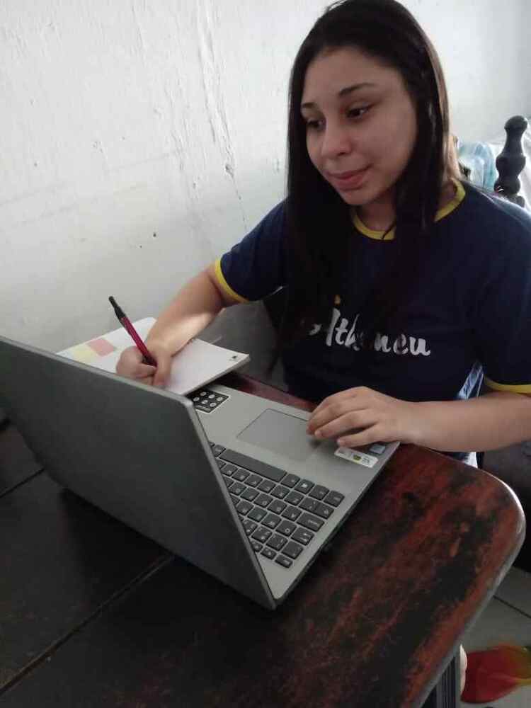 A estudante Lenice Ramos, de 17 anos. É aluna do Atheneu Sergipano, de Aracaju, escola que adota o Ensino Médio Integral (EMI)